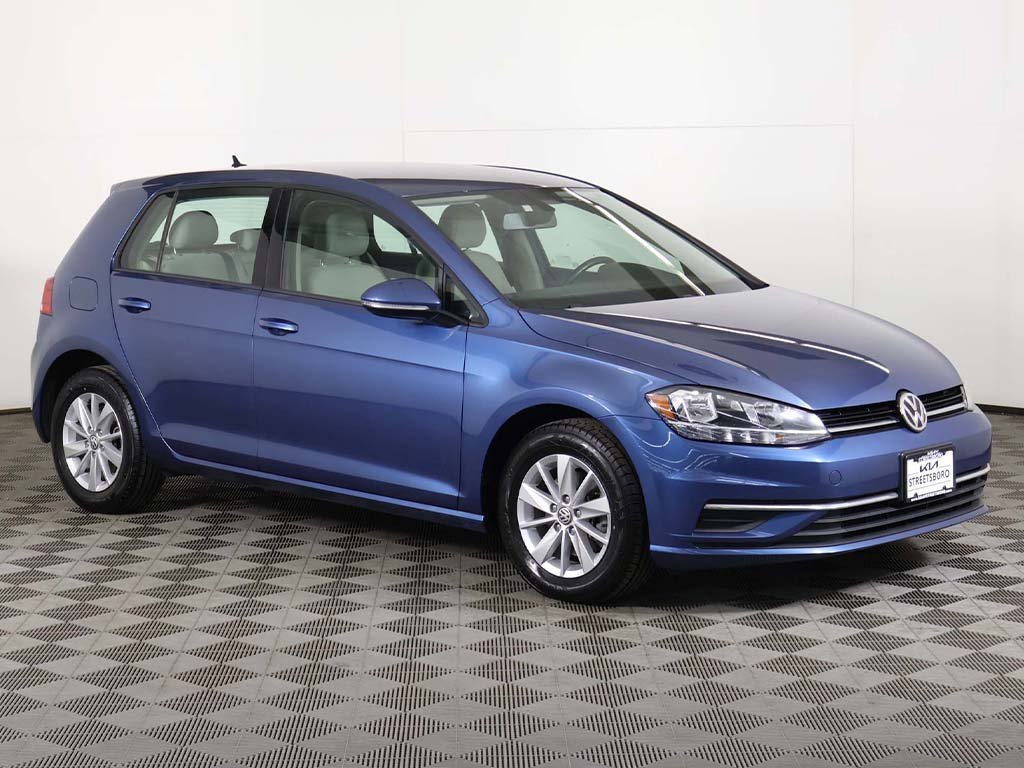 Used 2019 Volkswagen Golf S image 2