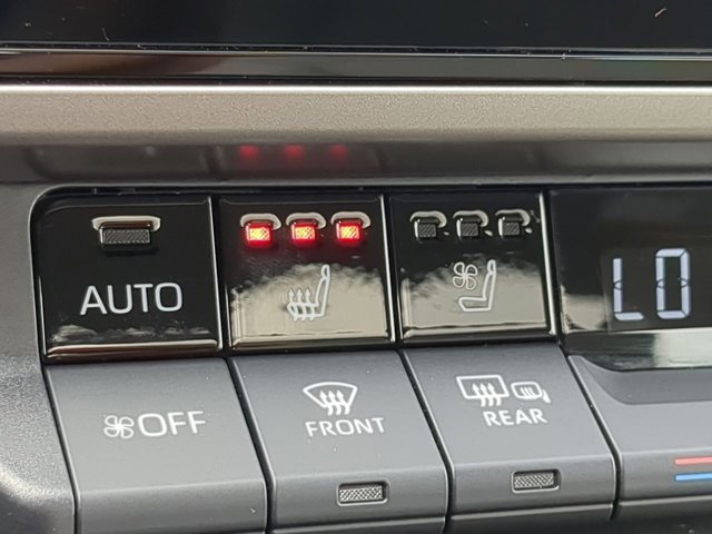 Used 2025 Toyota Camry XLE image 20