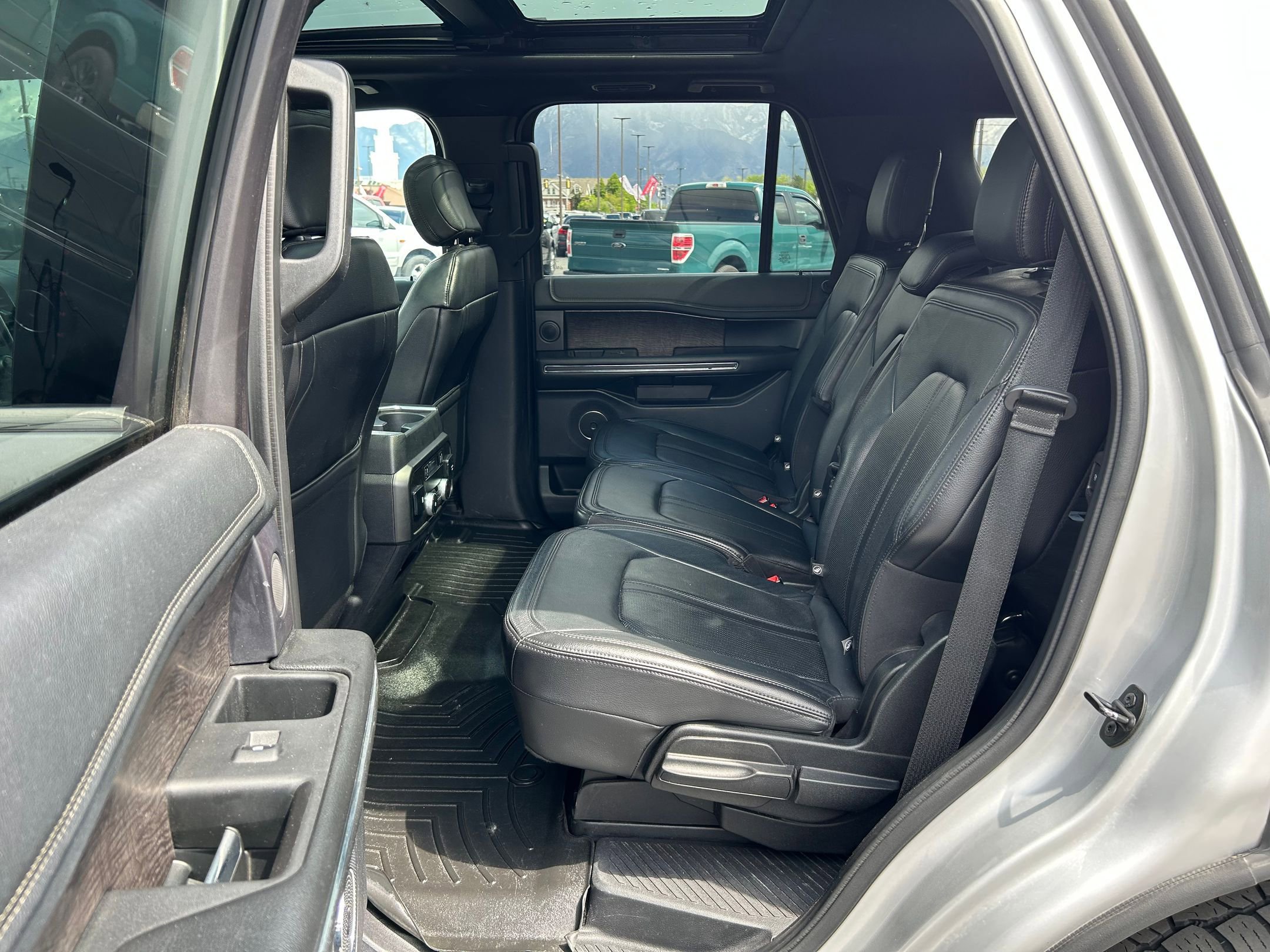 Used 2018 Ford Expedition Limited w/ Equipment Group 301A AWD/4WD image 25