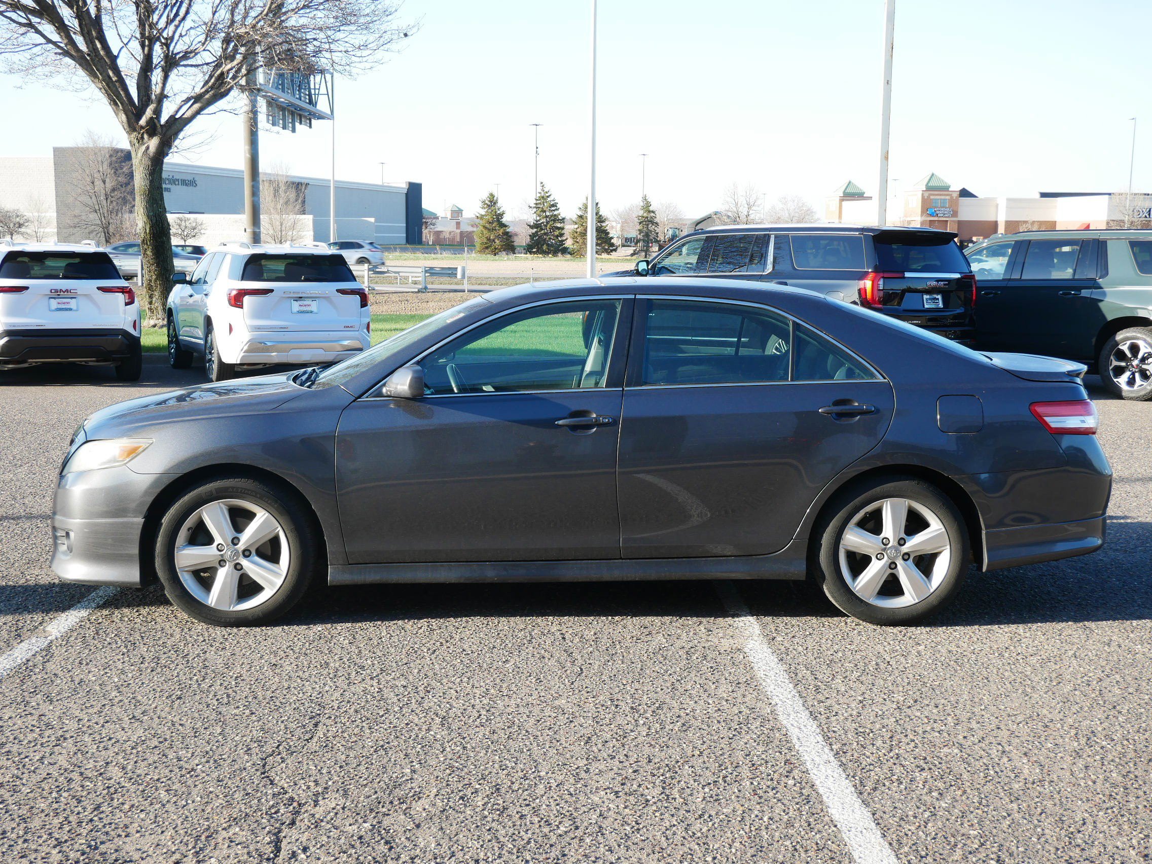 Used 2010 Toyota Camry SE FWD image 3