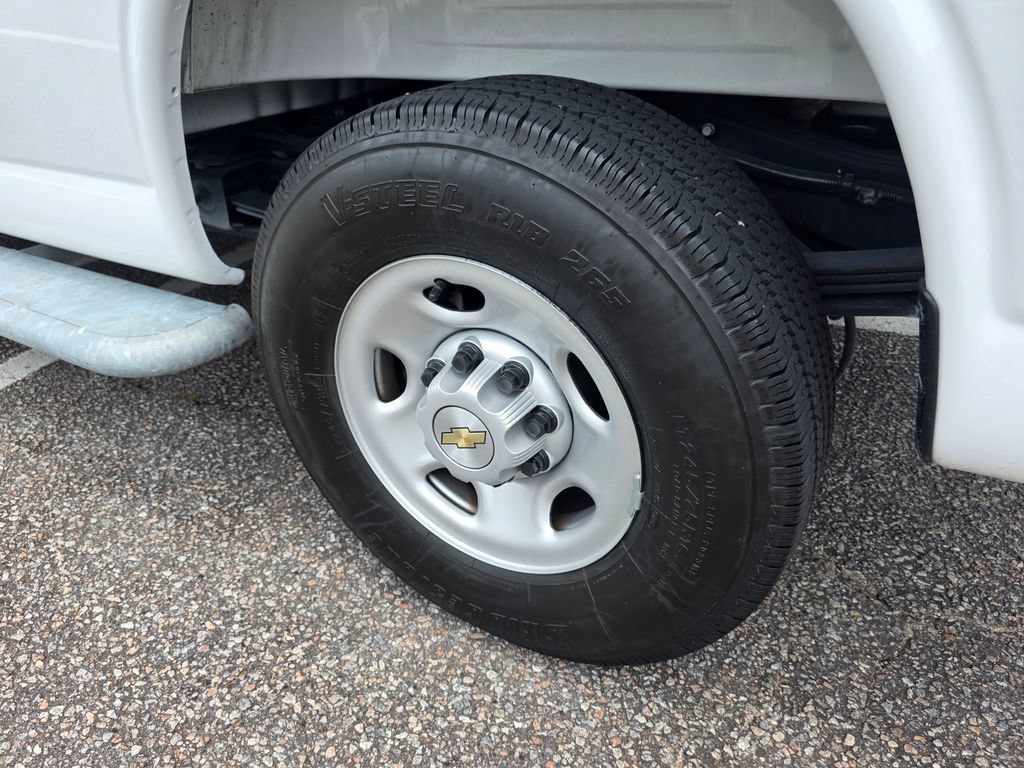 Used 2025 Chevrolet Express 2500 w/ Driver Convenience Package RWD image 24