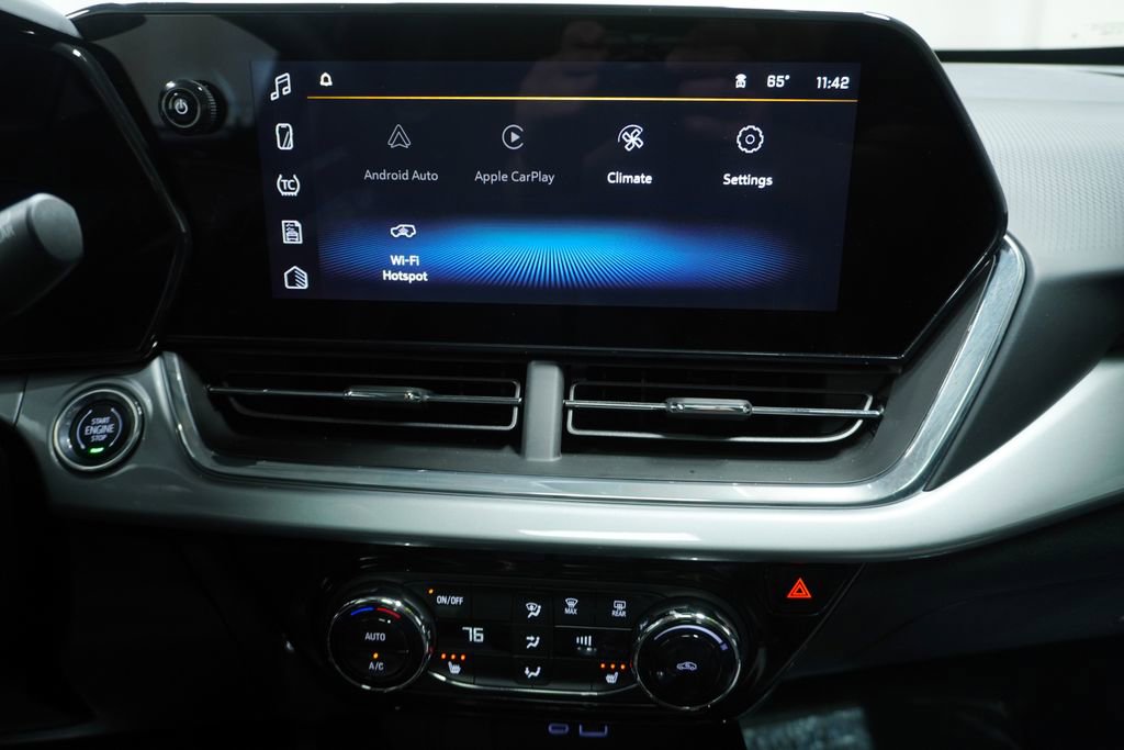 Used 2024 Chevrolet Trax LT w/ Sunroof Package FWD image 18