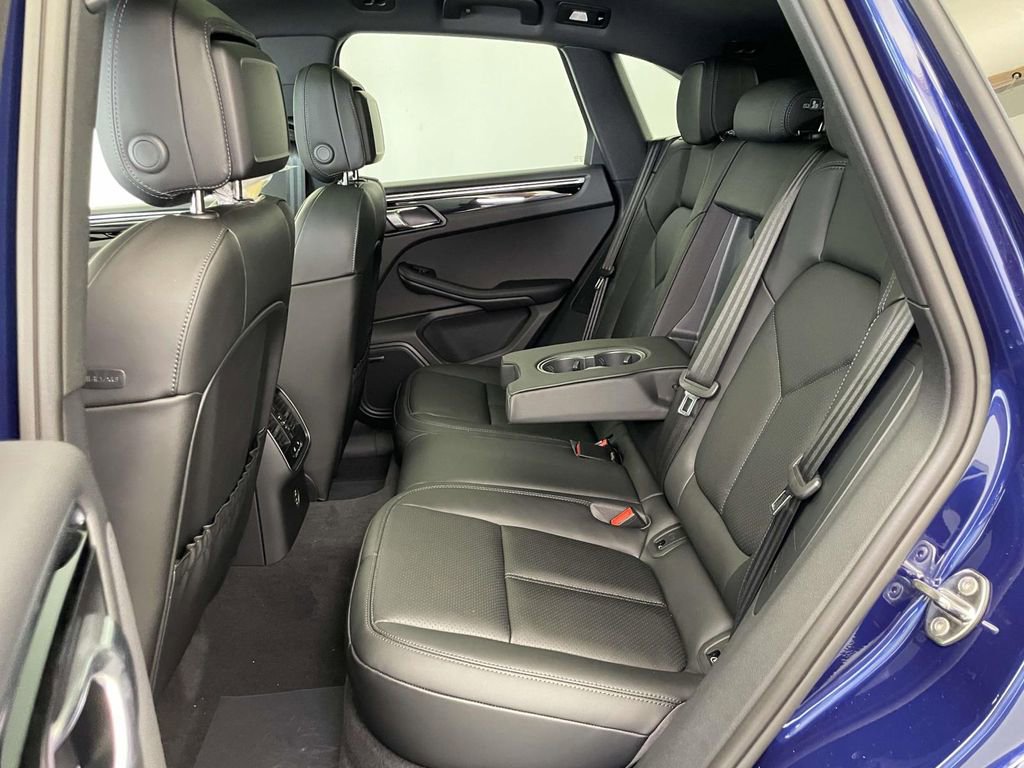 New 2025 Porsche Macan Base image 19