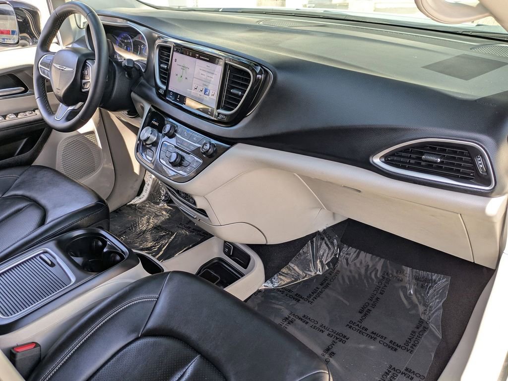 Used 2024 Chrysler Pacifica Touring-L image 28