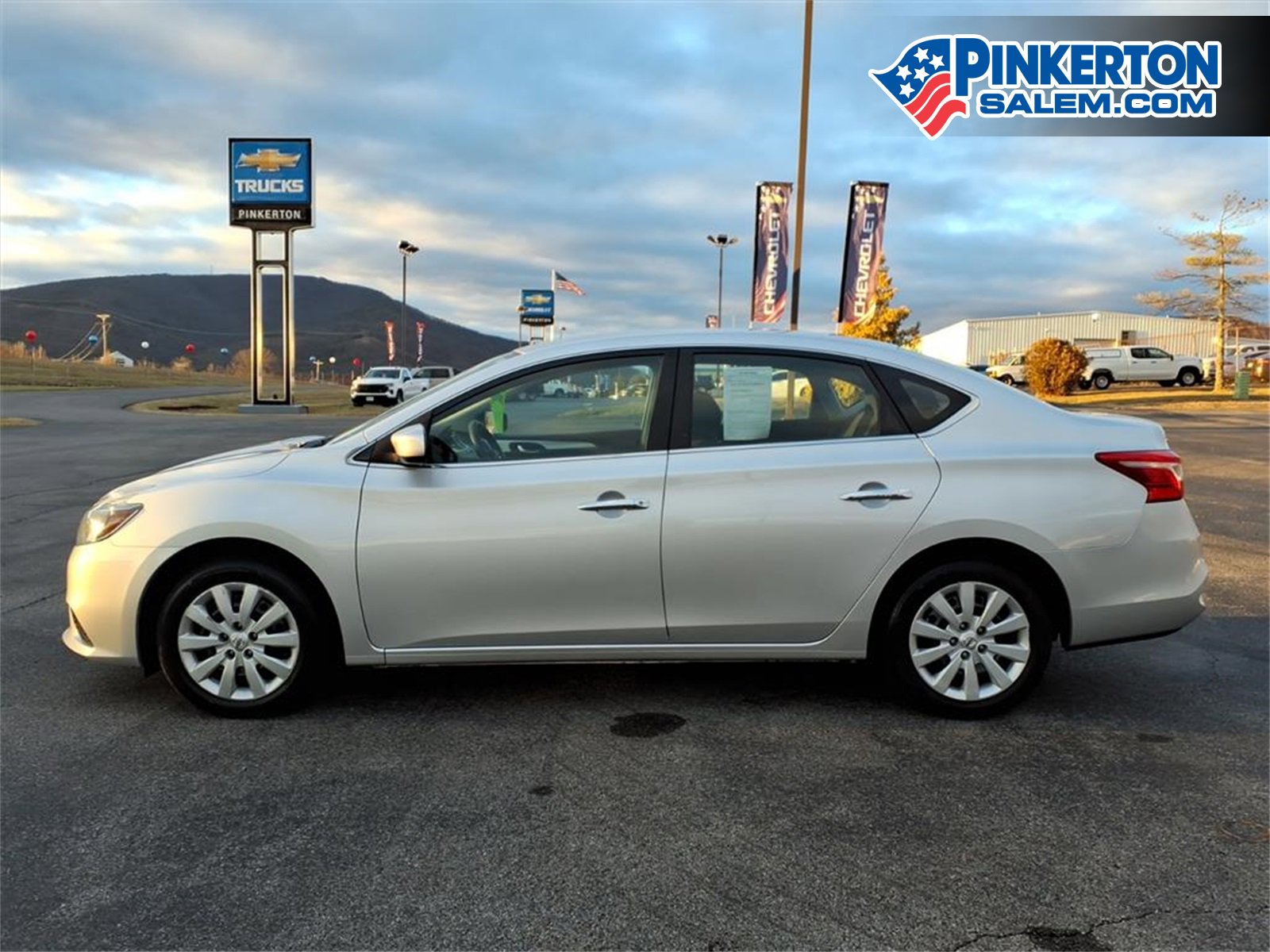 Used 2016 Nissan Sentra S image 7