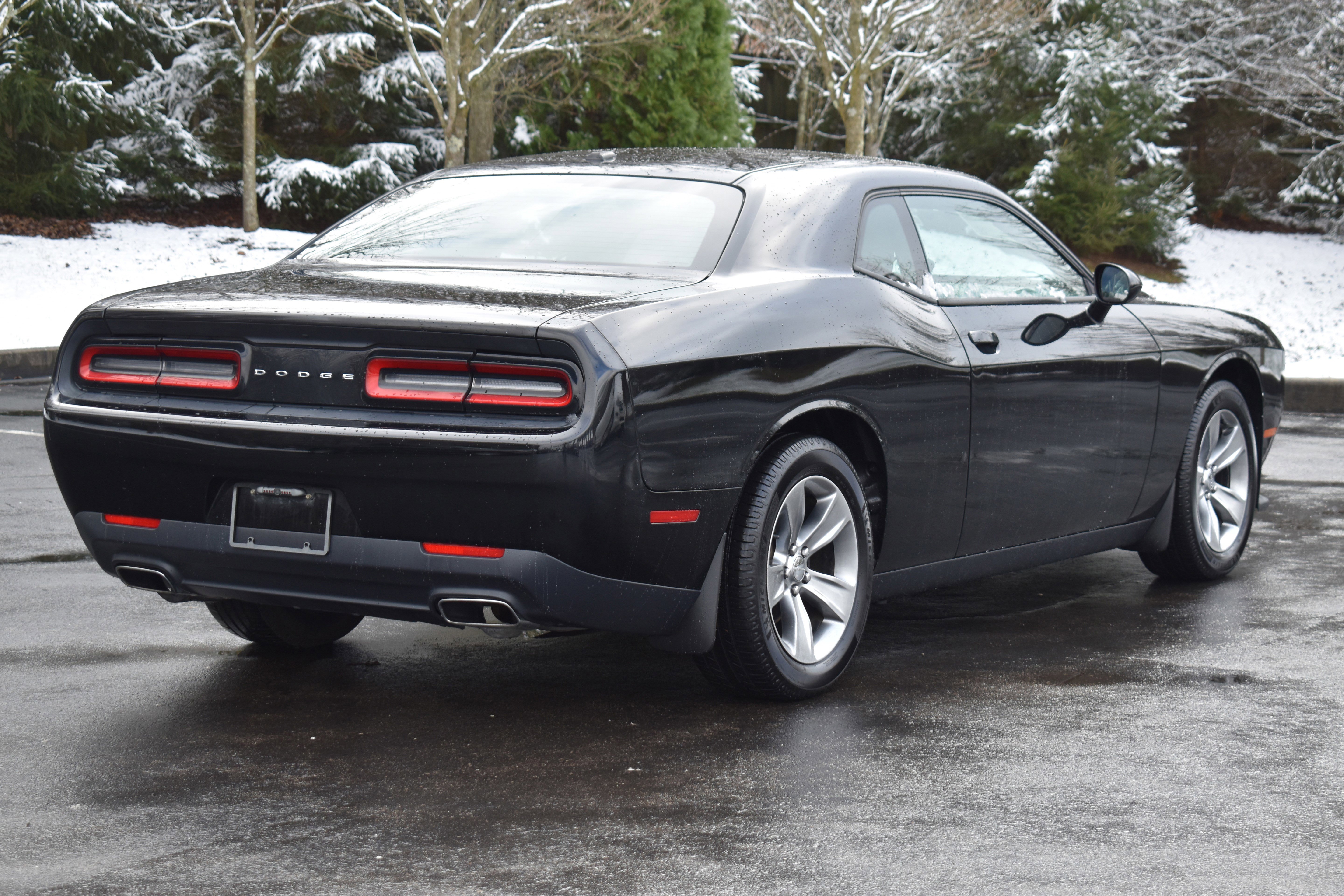 Used 2015 Dodge Challenger SXT image 29