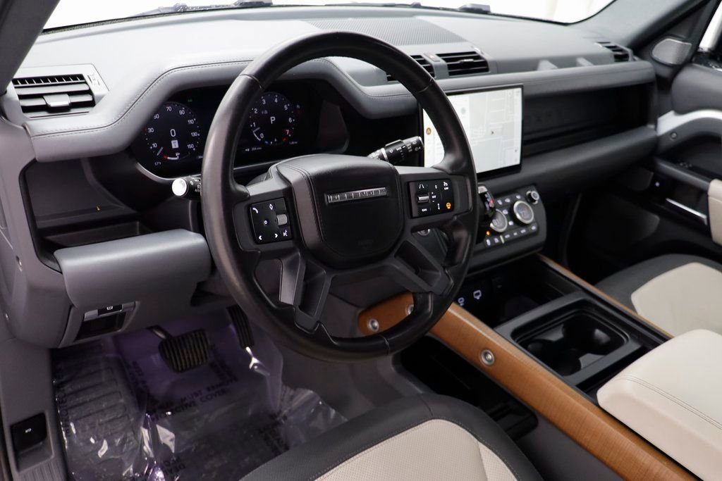 Used 2023 Land Rover Defender 130 X-Dynamic SE image 6