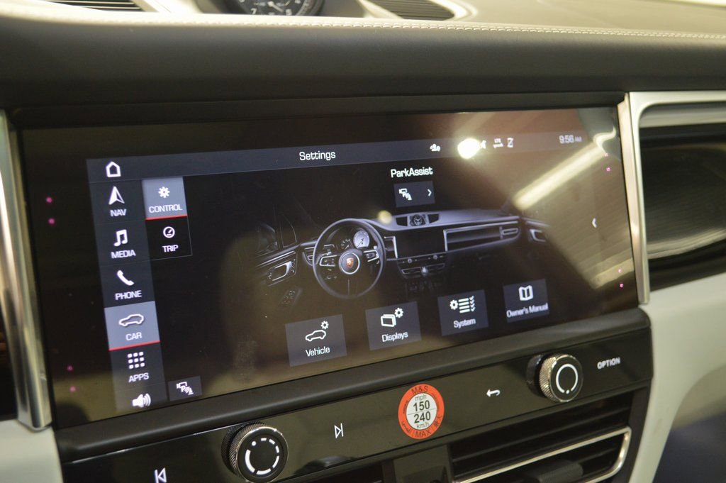 Certified 2025 Porsche Macan image 28