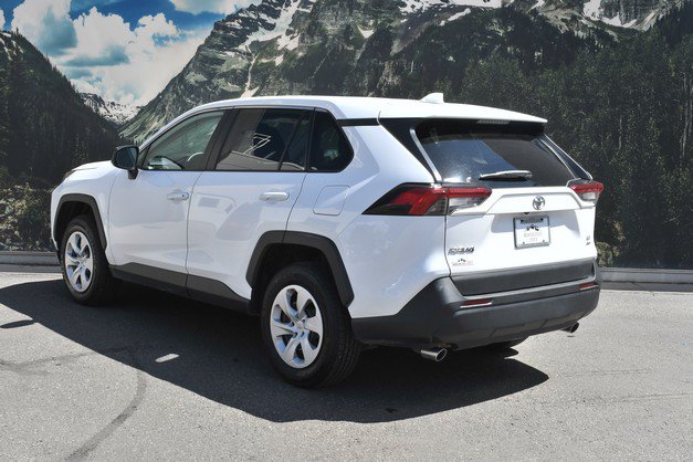 Certified 2024 Toyota RAV4 LE AWD/4WD image 9