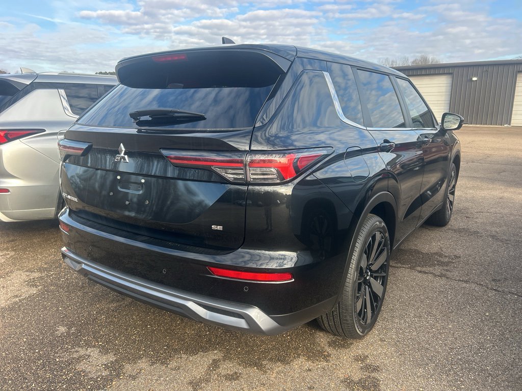 New 2026 Mitsubishi Outlander LE image 4