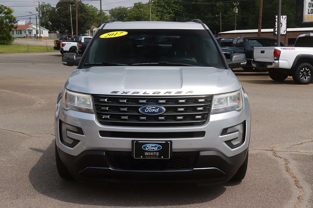 Used 2017 Ford Explorer XLT w/ Equipment Group 202A AWD/4WD image 2