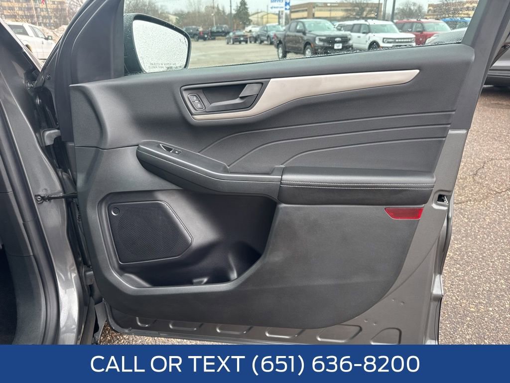 Used 2022 Ford Escape SE w/ Cold Weather Package image 32