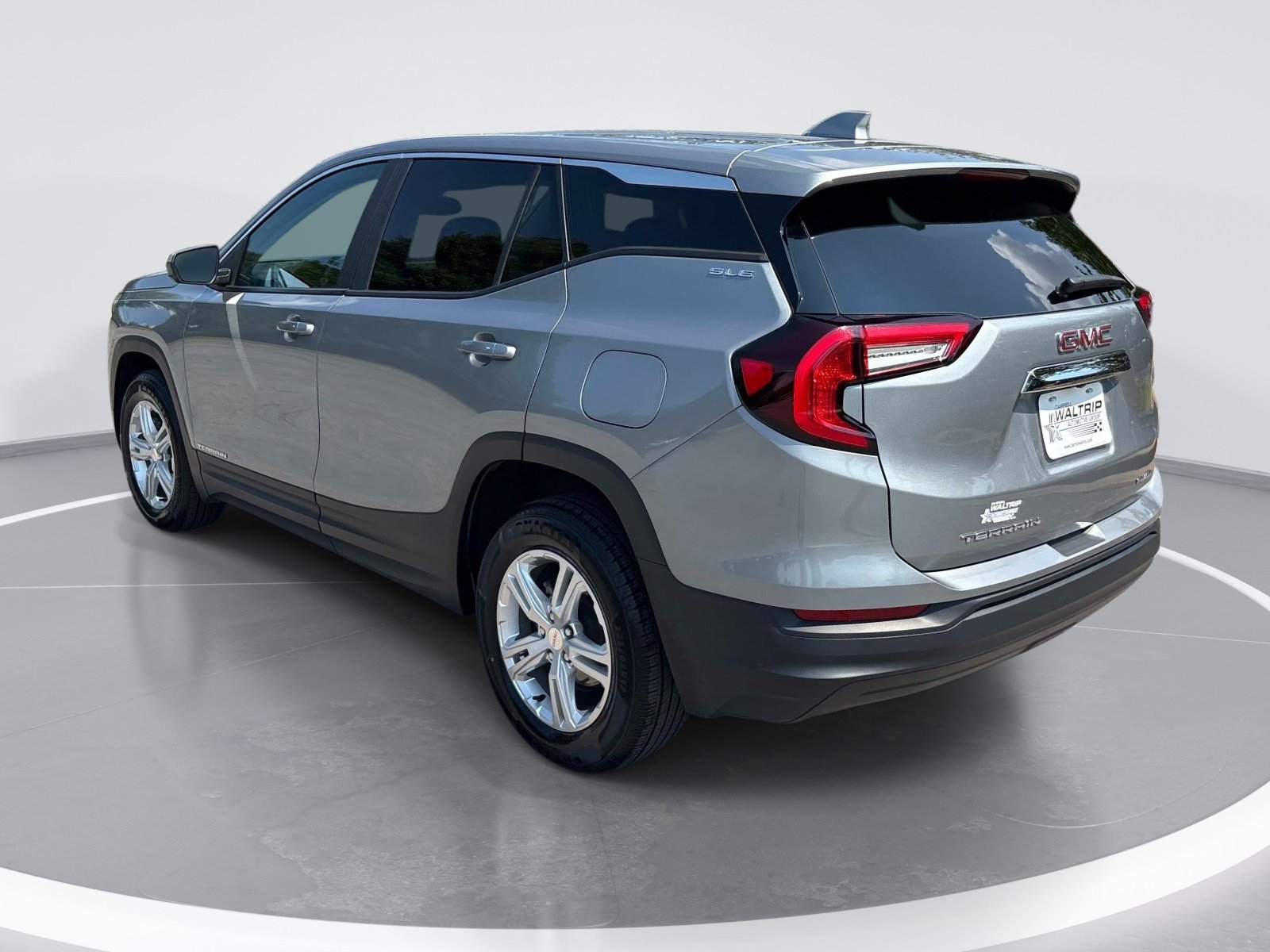 Used 2024 GMC Terrain SLE AWD/4WD image 6
