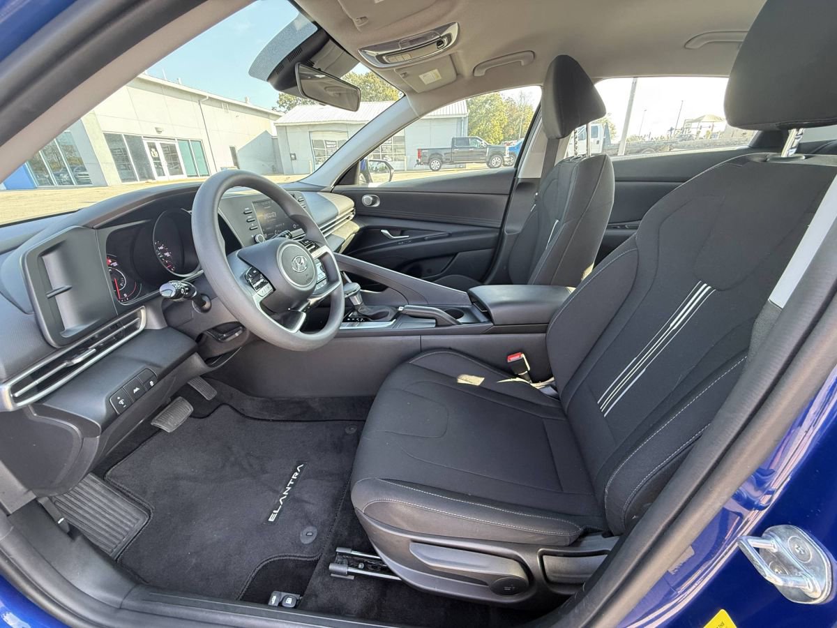 Used 2022 Hyundai Elantra SEL image 11