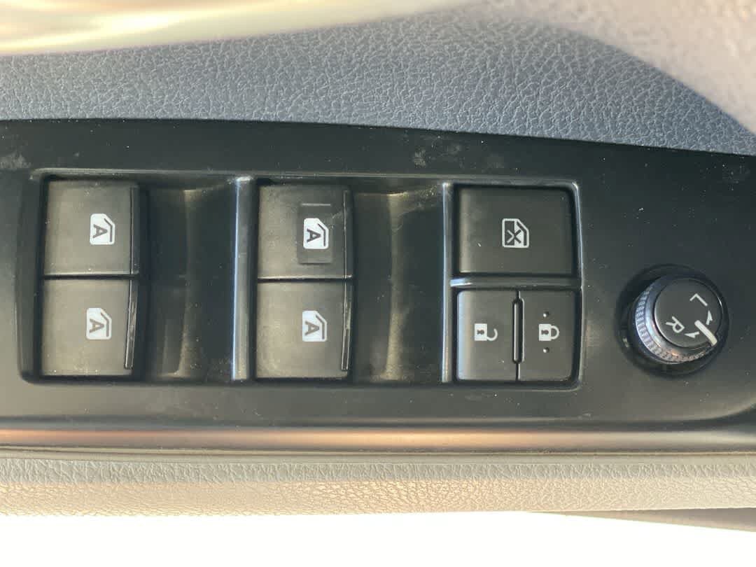 Used 2020 Toyota Camry SE w/ Carpet Mat Package FWD image 16