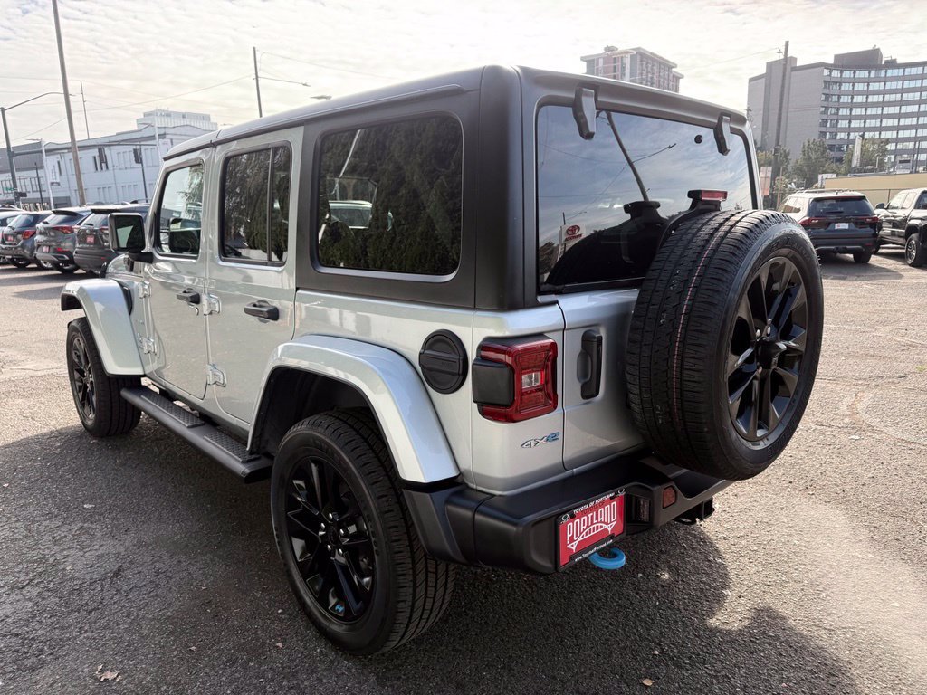 Used 2023 Jeep Wrangler Unlimited Sahara AWD/4WD image 5