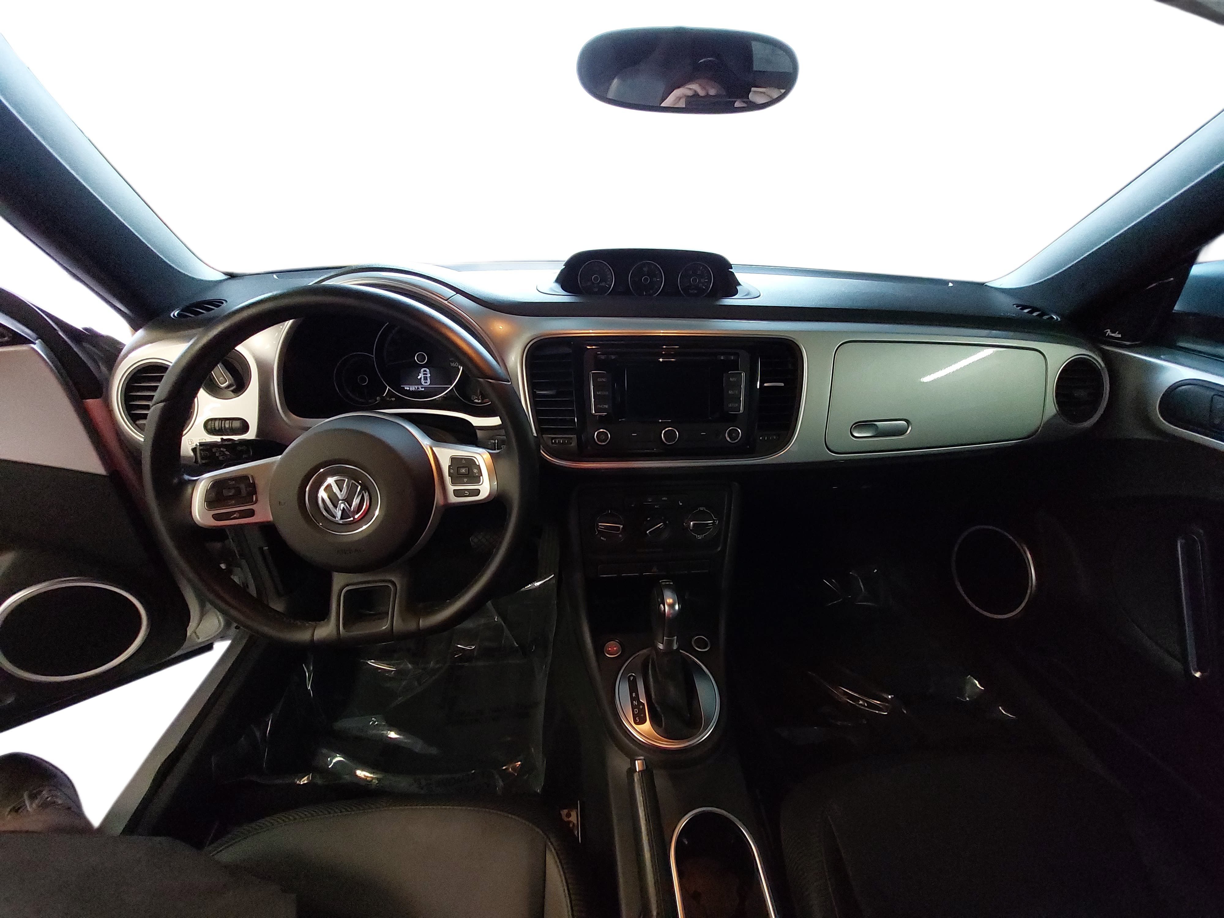 Used 2013 Volkswagen Beetle TDI FWD image 9