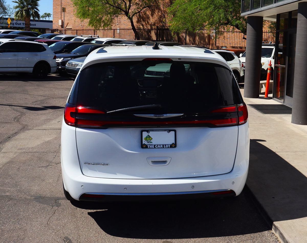 Used 2024 Chrysler Pacifica Touring-L FWD image 10