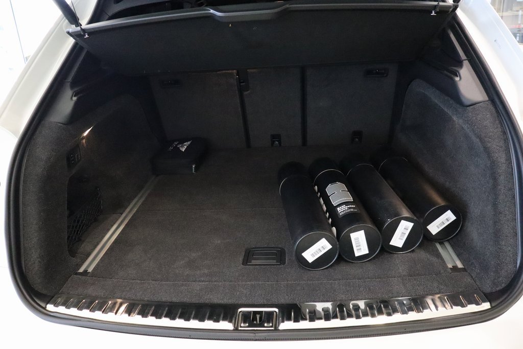 Used 2025 Bentley Bentayga image 27