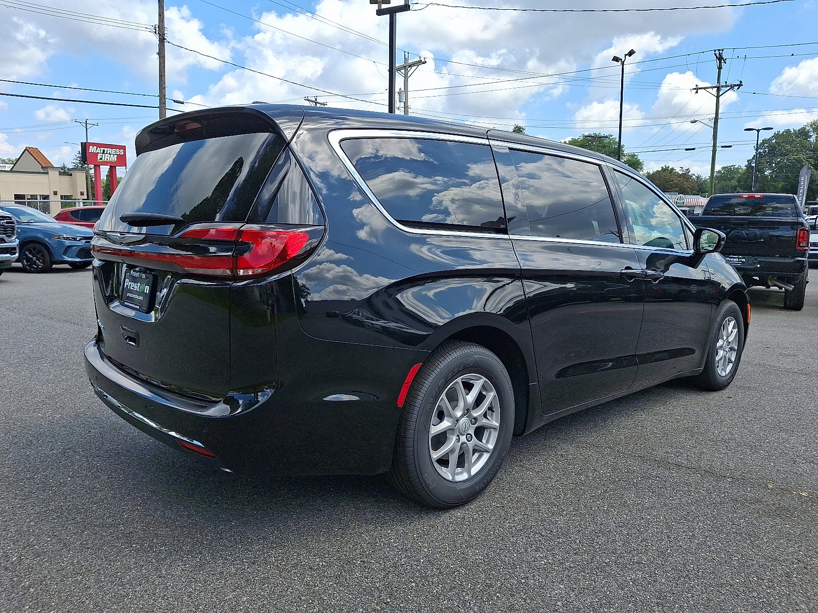 New 2026 Chrysler Pacifica Select image 5