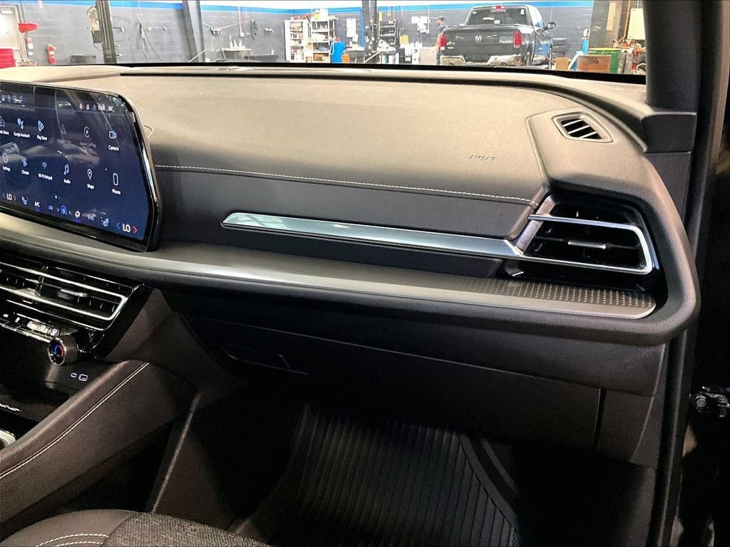 Used 2024 Chevrolet Traverse LT w/ Midnight/Sport Edition FWD image 13