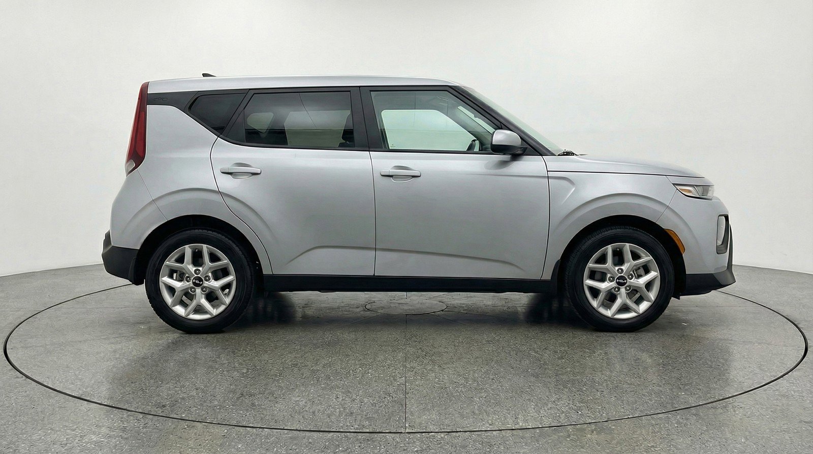 Used 2025 Kia Soul FWD image 11