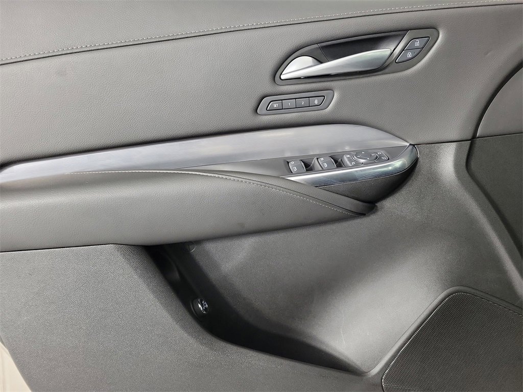 Certified 2025 Cadillac XT4 Premium Luxury image 18