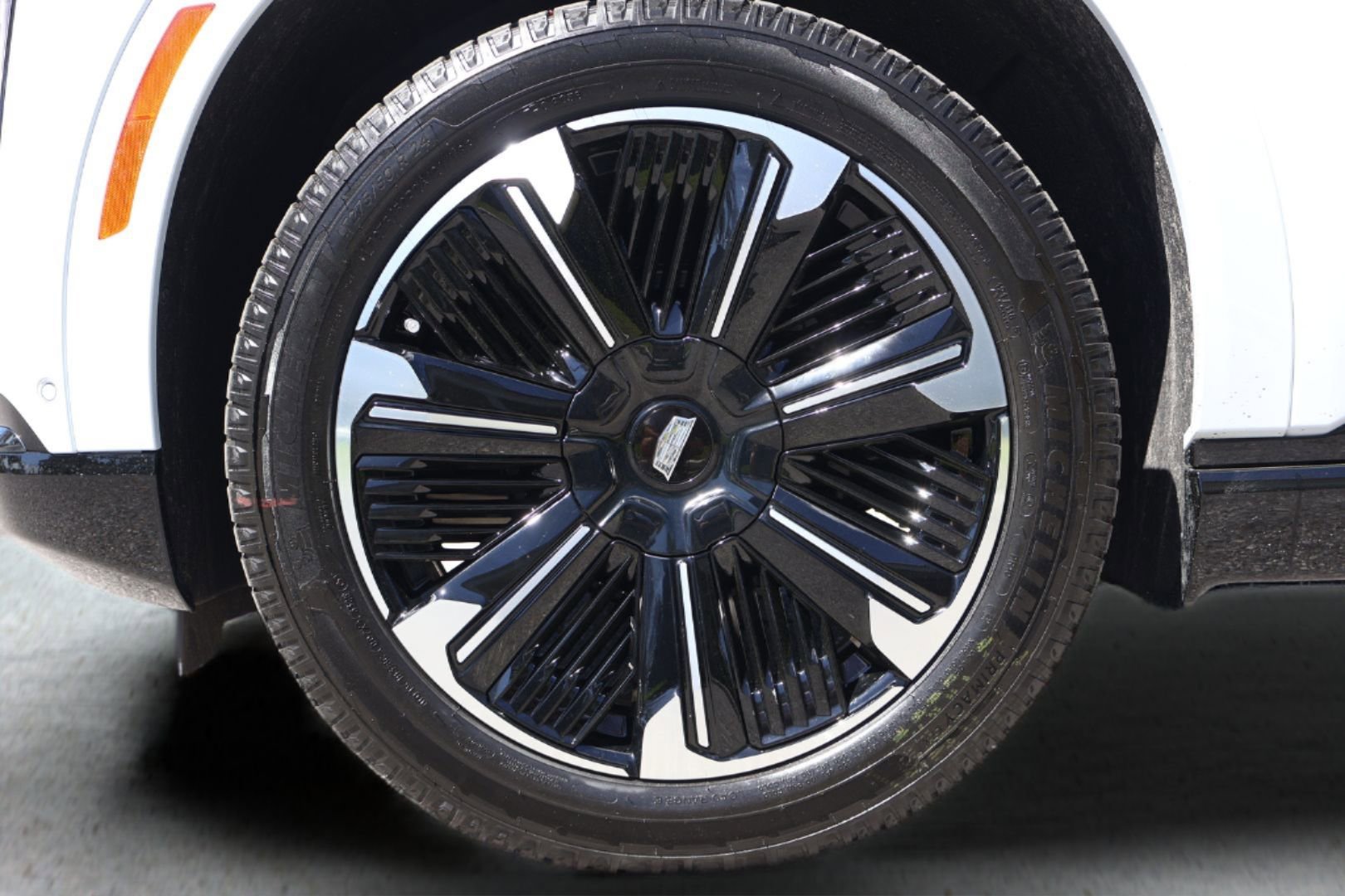 New 2026 Cadillac Escalade IQL Sport 1 w/ LPO, Floor Liner Package AWD/4WD image 9