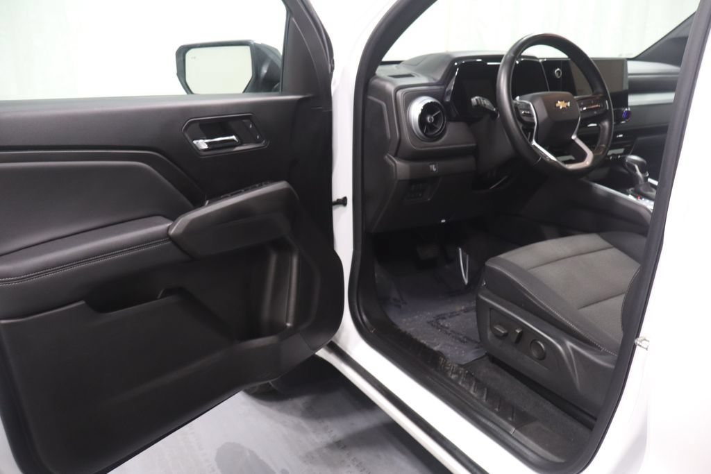 Used 2023 Chevrolet Colorado LT w/ LT Convenience Package II AWD/4WD image 10