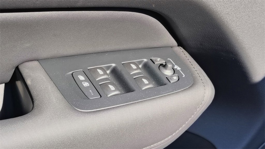 New 2026 Volvo XC60 B5 Plus w/ Climate Package image 10