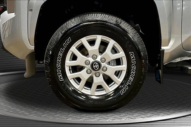 Used 2024 Toyota Tacoma SR5 AWD/4WD image 32