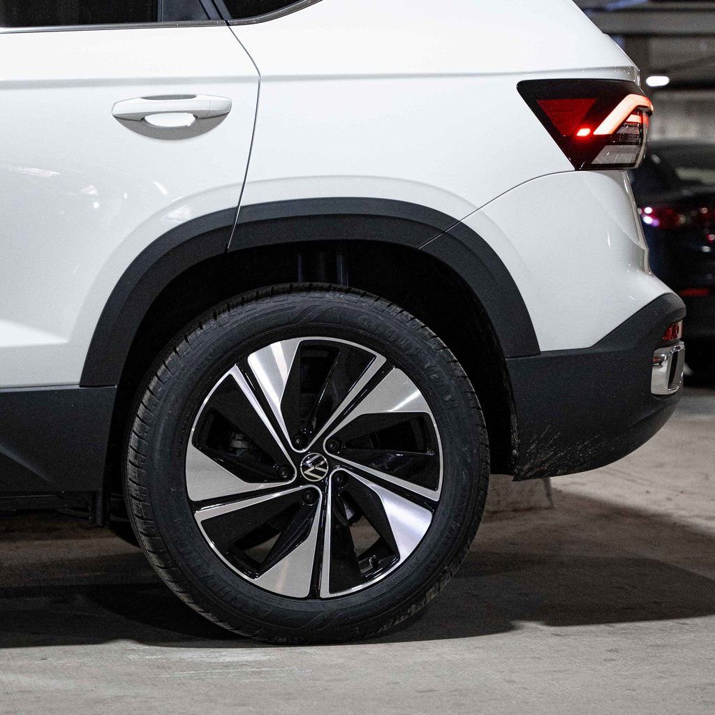 New 2025 Volkswagen Taos SE image 4