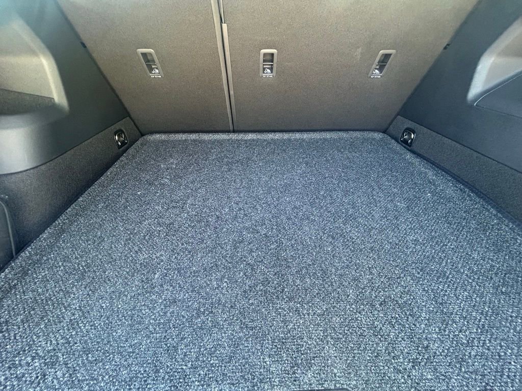 Certified 2025 Volkswagen Tiguan SE R-Line image 44