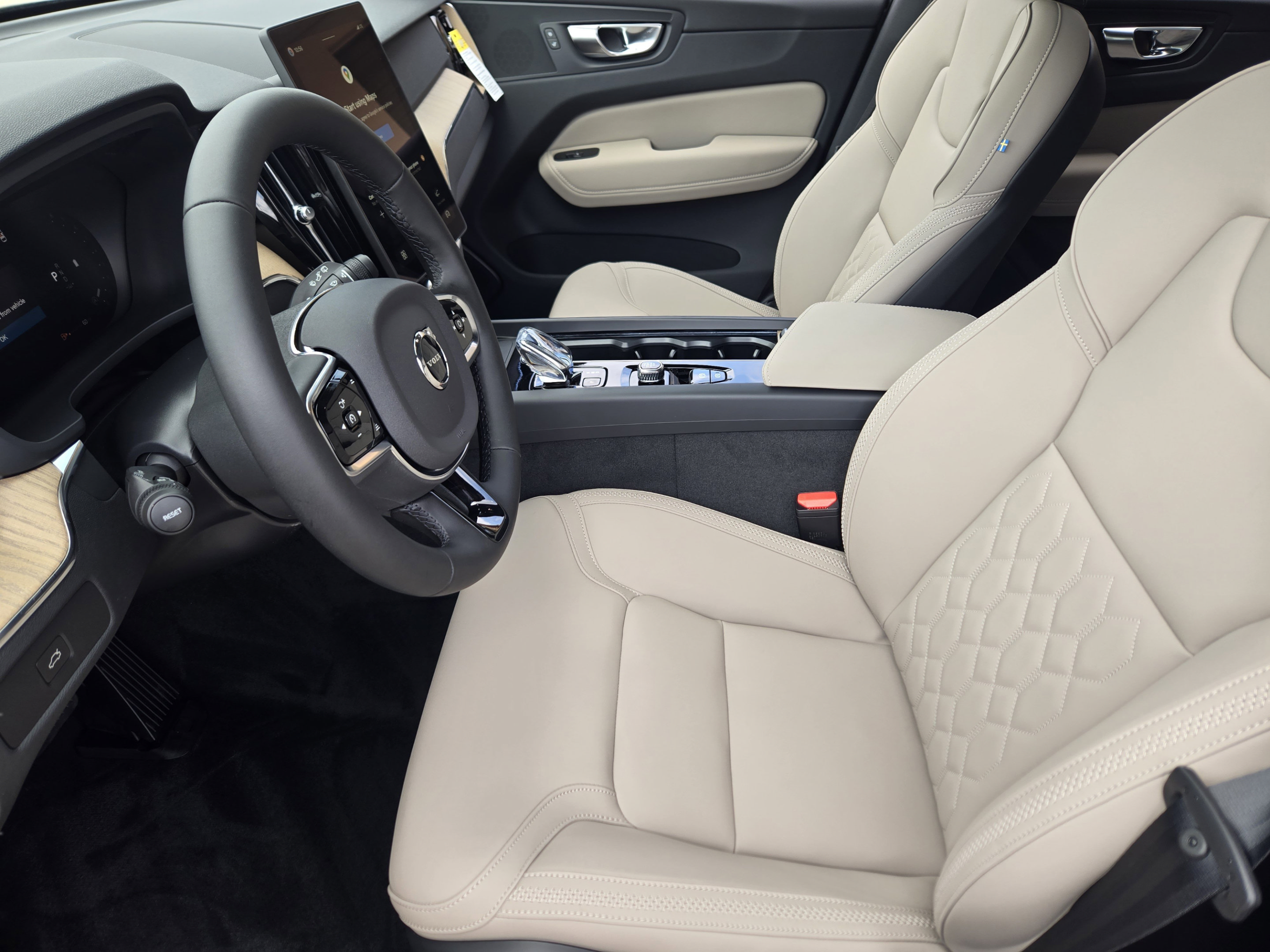 New 2026 Volvo XC60 B5 Plus w/ Protection Package Premier AWD/4WD image 10