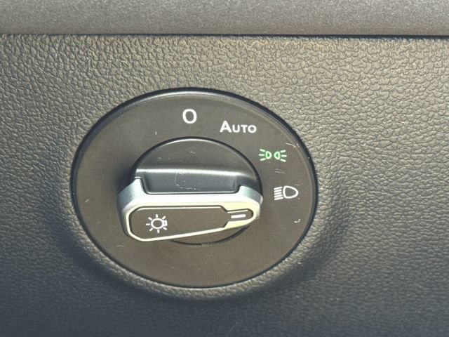 Certified 2025 Volkswagen Taos SE AWD/4WD image 17
