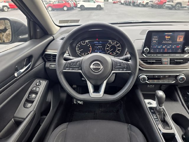 Used 2025 Nissan Altima 2.5 SV FWD image 22