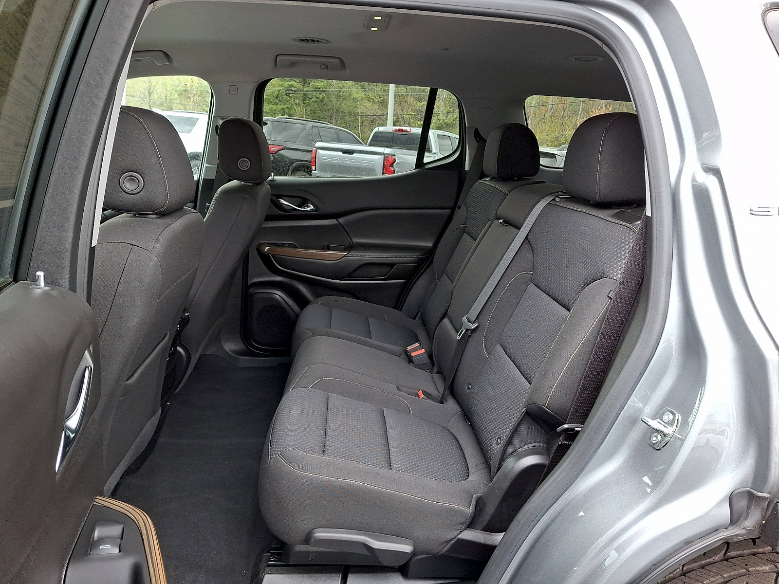 Certified 2023 GMC Acadia SLE w/ Driver Convenience Package FWD image 11