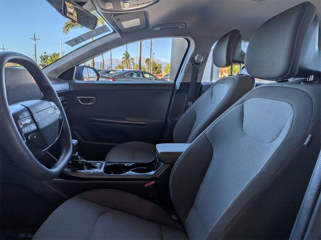 Used 2025 Kia K4 LXS image 23
