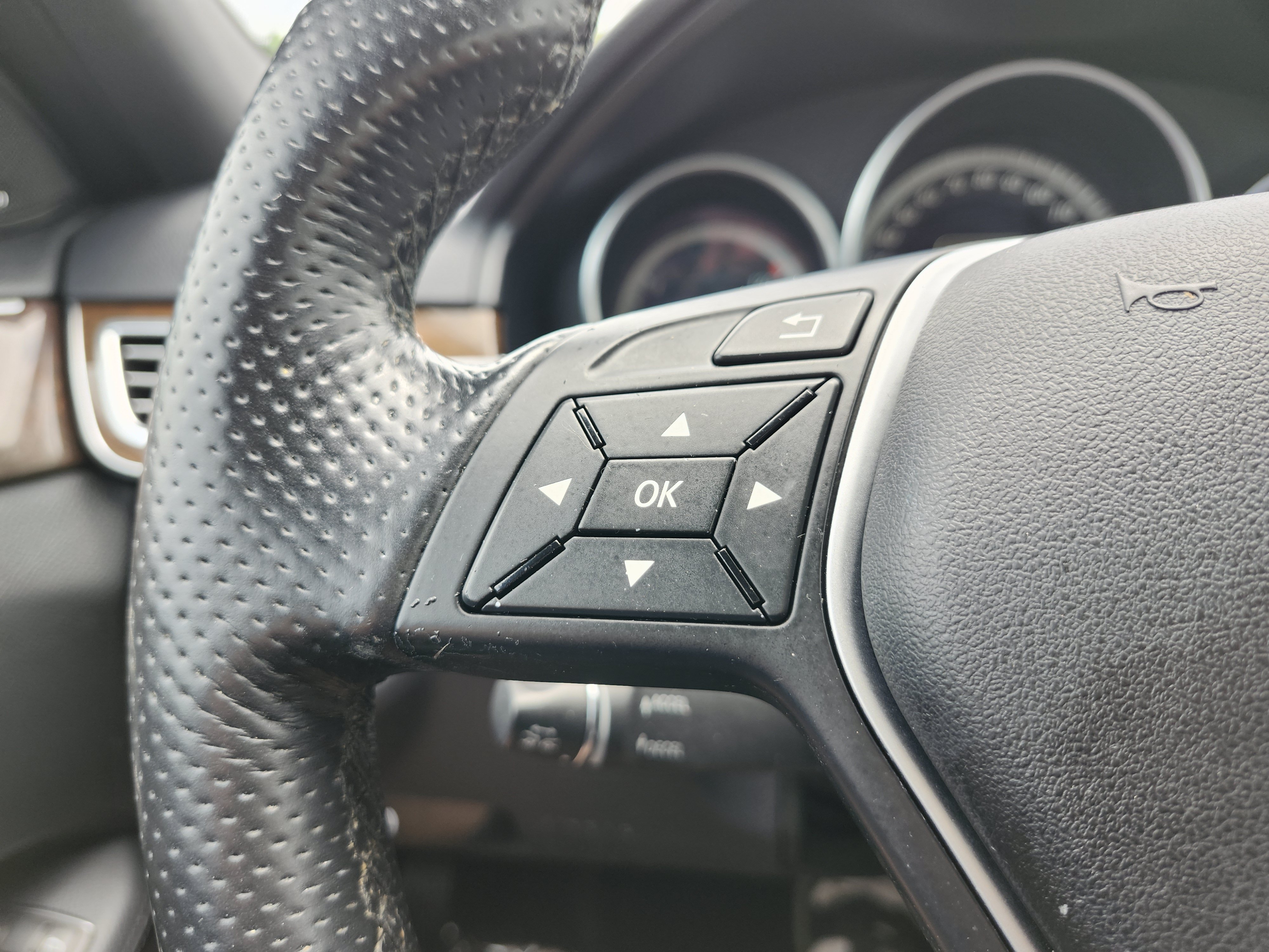 Used 2014 Mercedes-Benz E 350 4MATIC Wagon image 37