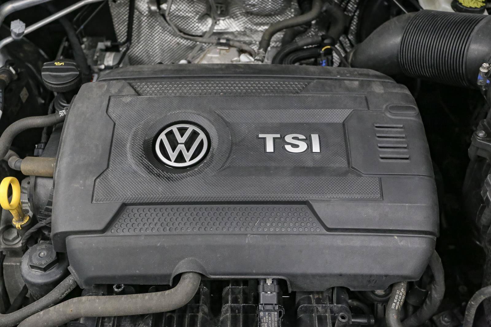 Certified 2023 Volkswagen Atlas Cross Sport SEL R-Line AWD/4WD image 19