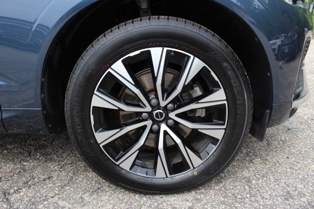Certified 2023 Volvo XC60 B5 Plus w/ Climate Package AWD/4WD image 12