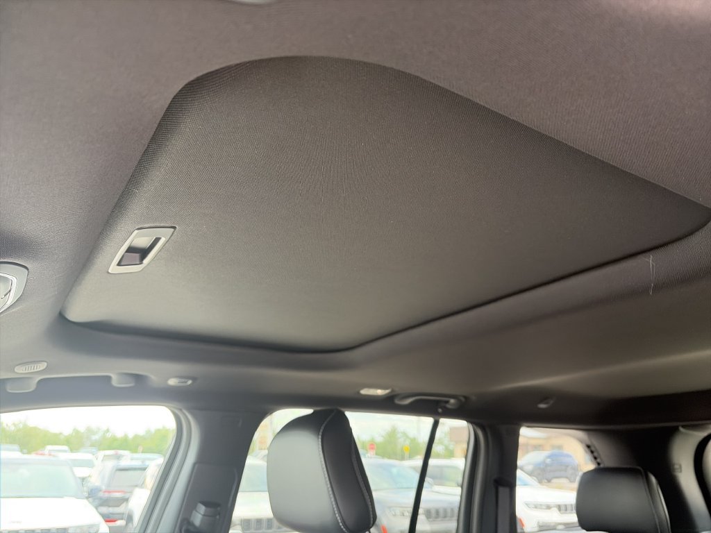 New 2026 Jeep Grand Cherokee Altitude RWD image 28