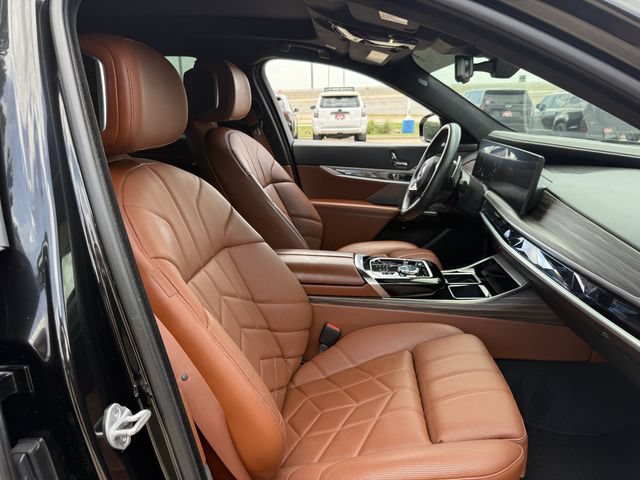 Used 2023 BMW 760i xDrive AWD/4WD image 29