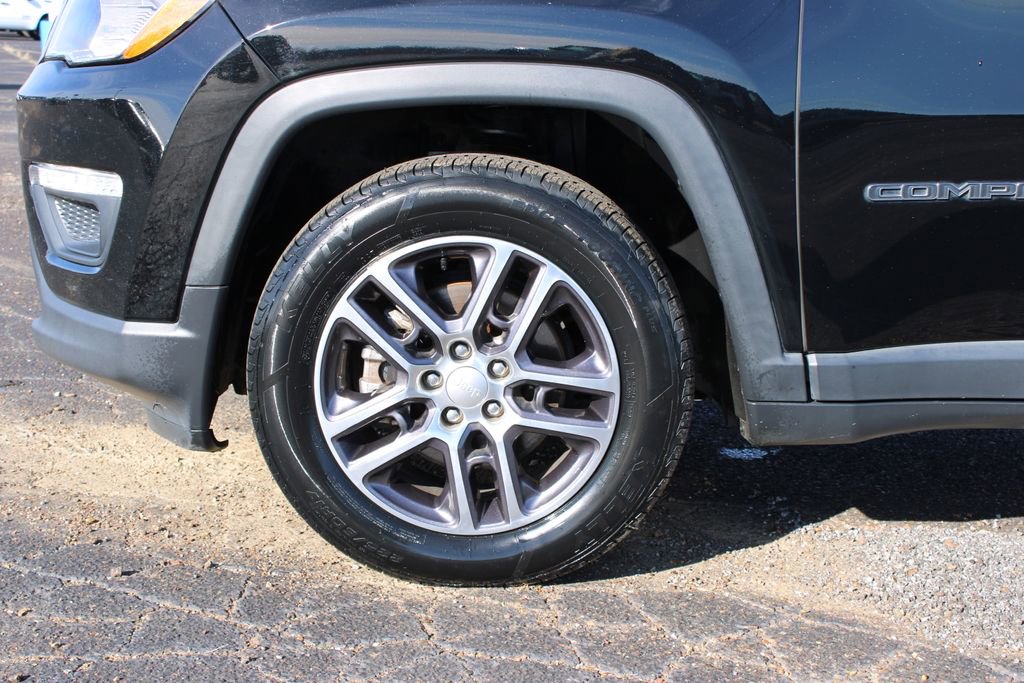 Used 2018 Jeep Compass Latitude w/ Popular Equipment Group image 17