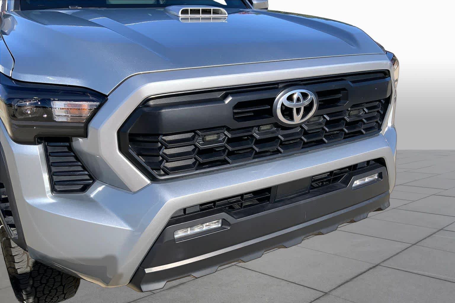 Used 2024 Toyota Tacoma TRD Off-Road AWD/4WD image 31