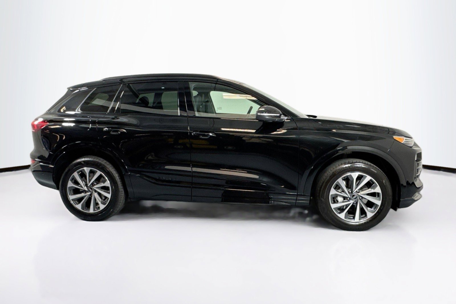 Used 2025 Audi Q6 e-tron Prestige AWD/4WD image 4