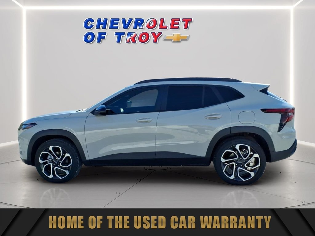 Used 2026 Chevrolet Trax RS w/ Sunroof Package FWD image 5
