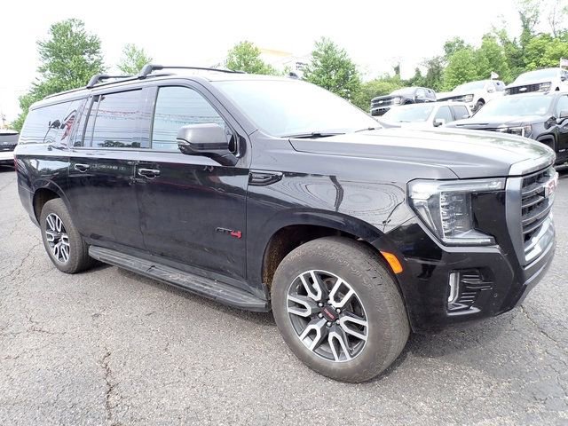 Used 2024 GMC Yukon XL AT4 w/ Technology Package AWD/4WD image 8