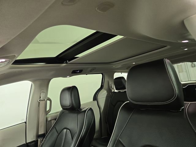 Used 2024 Chrysler Pacifica Limited image 31