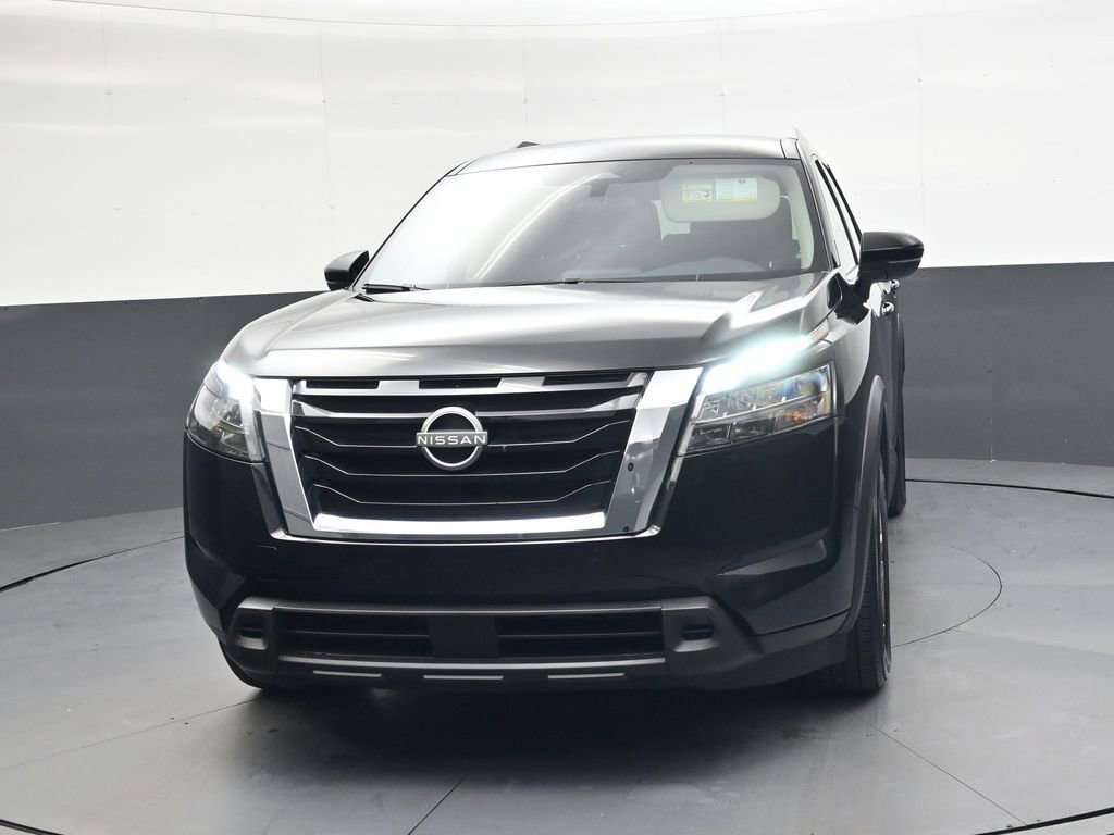Used 2025 Nissan Pathfinder SV image 9